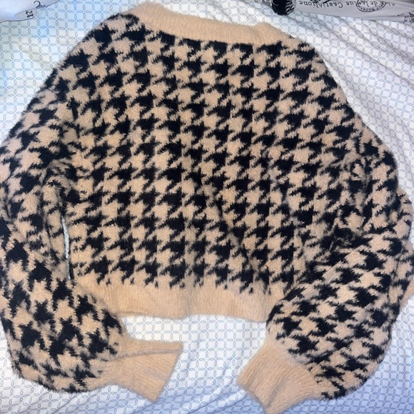 Kendall & Kylie Cropped Fuzzy Cardigan, Small - Picture 3 of 7